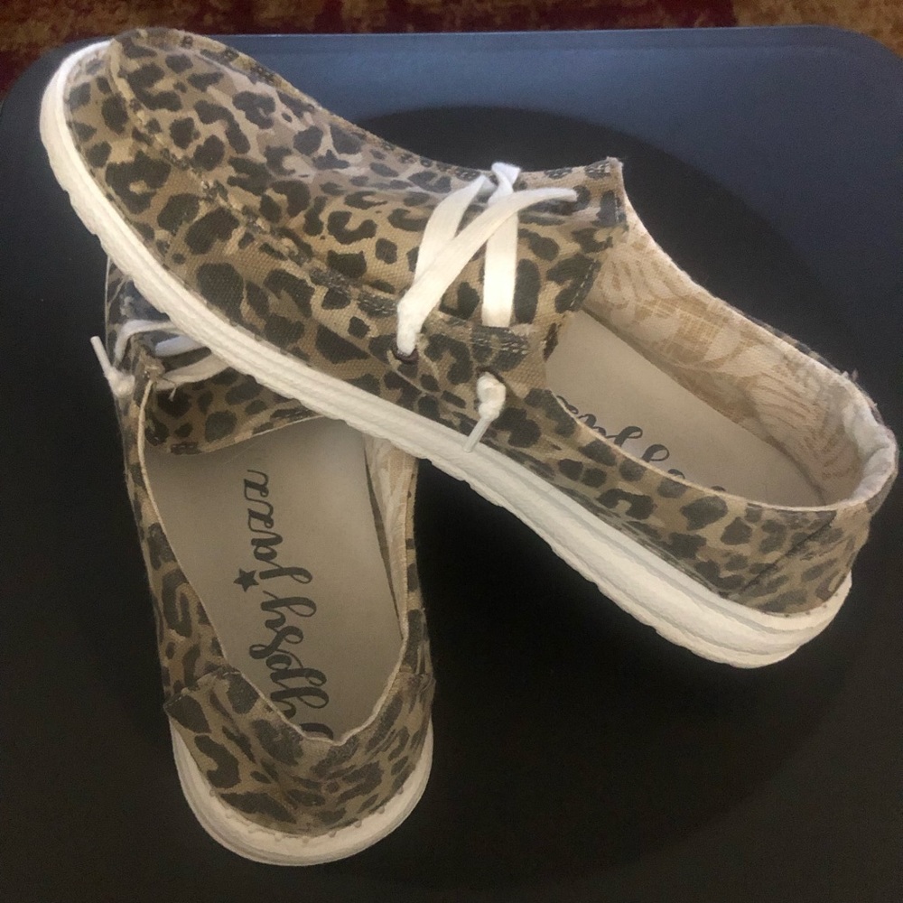 Canvas sneakers